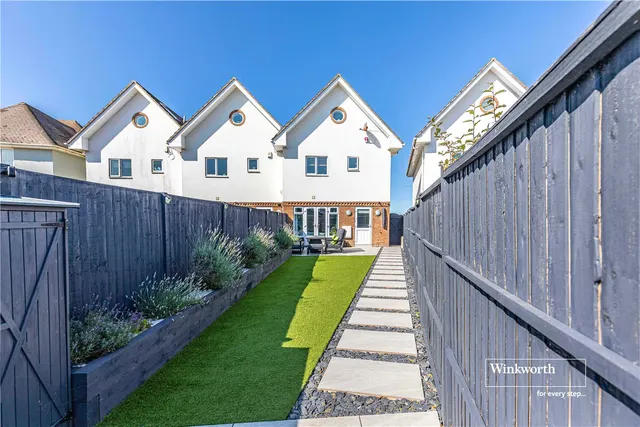 Photo 2 — Sea Road, Milford on Sea, Lymington, Hampshire, SO41