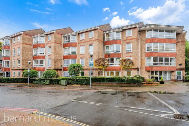 Ashley Avenue, Epsom, KT18, photo 1