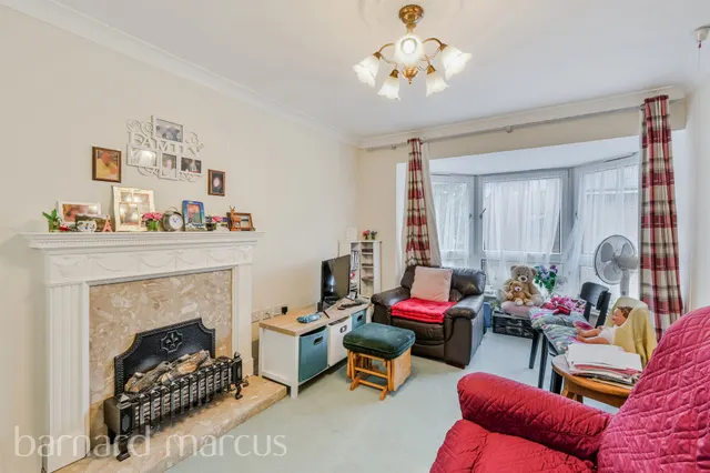 Ashley Avenue, Epsom, KT18, photo 2