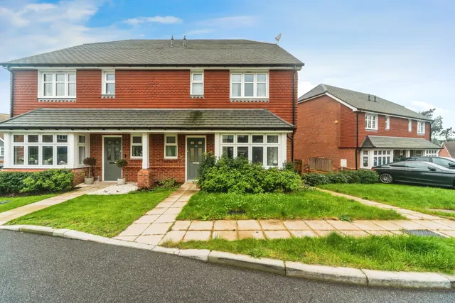 Consort Drive, Leatherhead, KT22, photo 1