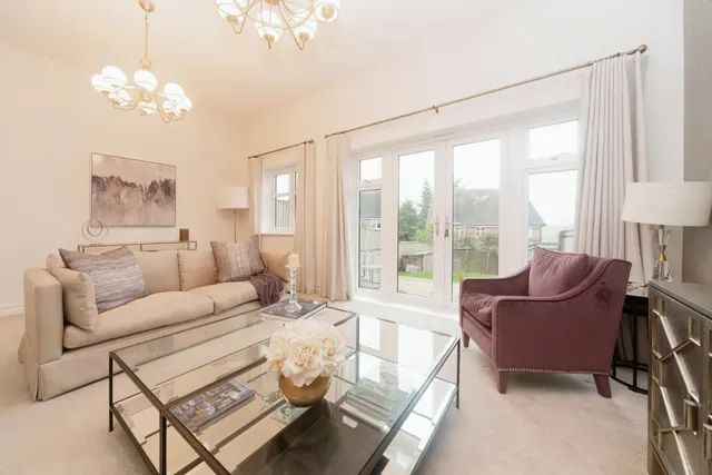 Consort Drive, Leatherhead, KT22, photo 2