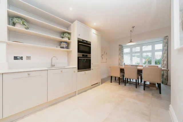 Consort Drive, Leatherhead, KT22, photo 3