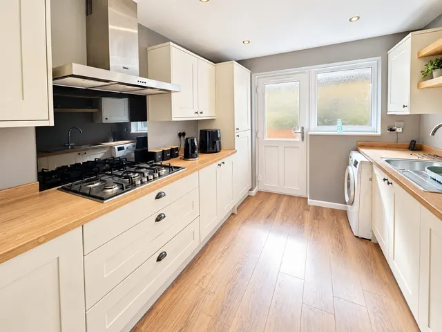 Sunnybank Close, Scholes, BD19, photo 3