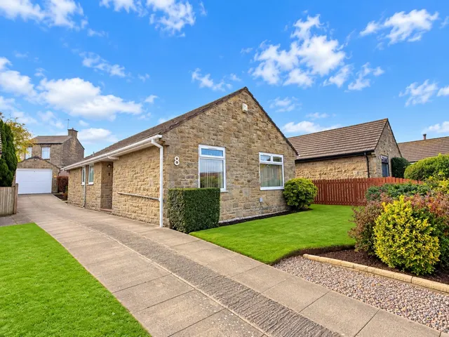Sunnybank Close, Scholes, BD19, photo 1