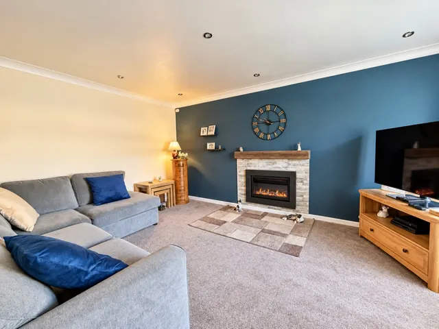Sunnybank Close, Scholes, BD19, photo 2