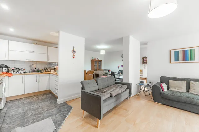 46 Roxborough Heights, Headstone Road, Harrow, photo 1