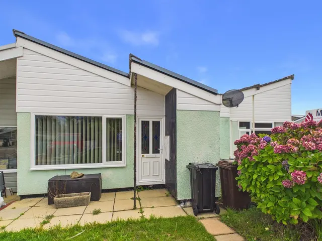 Ellen Close Mount Hawke, Truro, photo 1