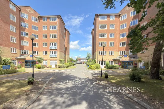 Melton Court, BH13, photo 1