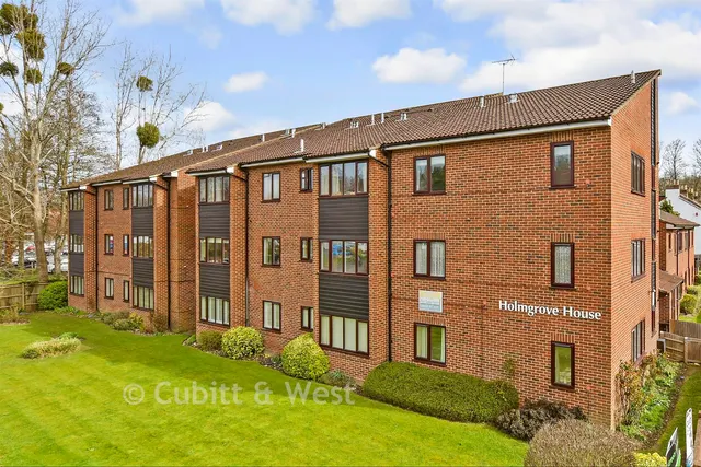 Brighton Road, Purley, CR8, photo 1