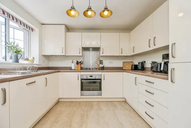 Woodchester Drive, Stratford-upon-Avon, CV37, photo 2