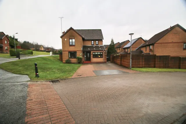 Glen Douglas Drive, Craigmarloch, Cumbernauld, G68 0DW, photo 1