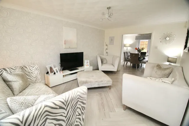 Photo 3 — Glen Douglas Drive, Craigmarloch, Cumbernauld, G68 0DW