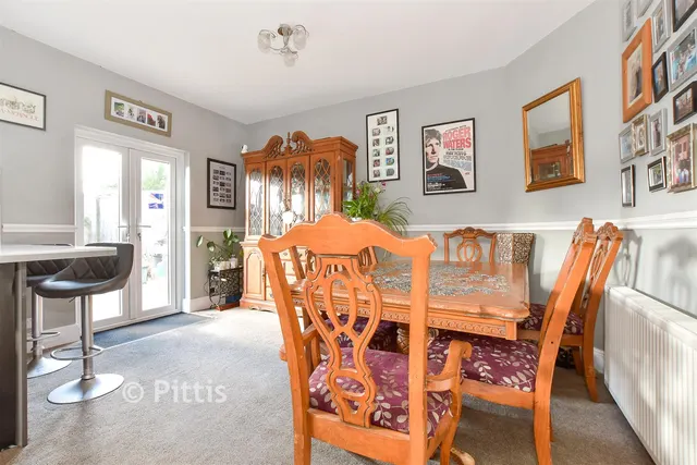Victoria Road, Sandown, PO36, photo 3