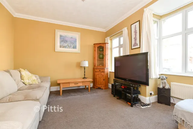 Victoria Road, Sandown, PO36, photo 2