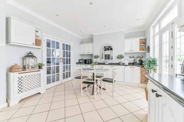 Photo 3 — 47 Phyllis Avenue, New Malden