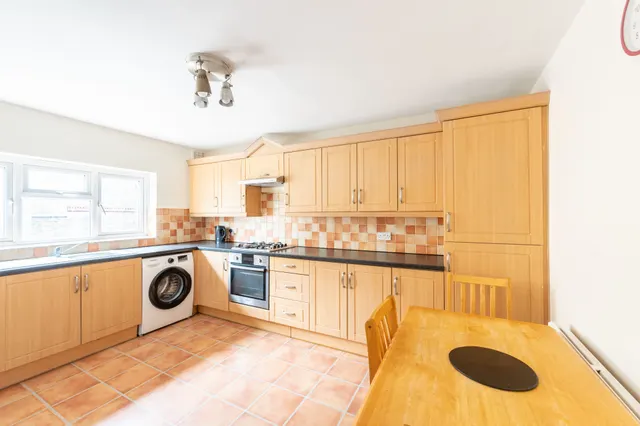 Photo 3 — 389 Upland Road, London