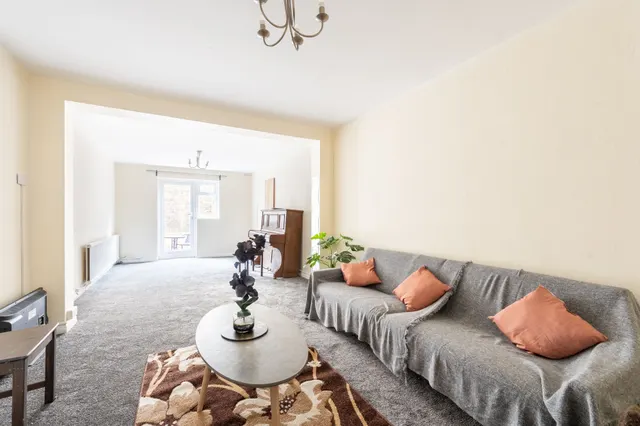 Photo 2 — 389 Upland Road, London