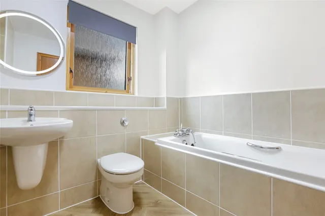 Vardon Green, Livingston, EH54, photo 3