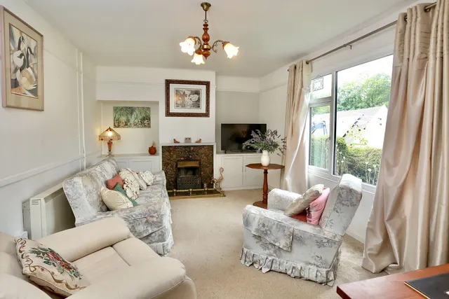 Park Crescent, Clydach, NP7, photo 2
