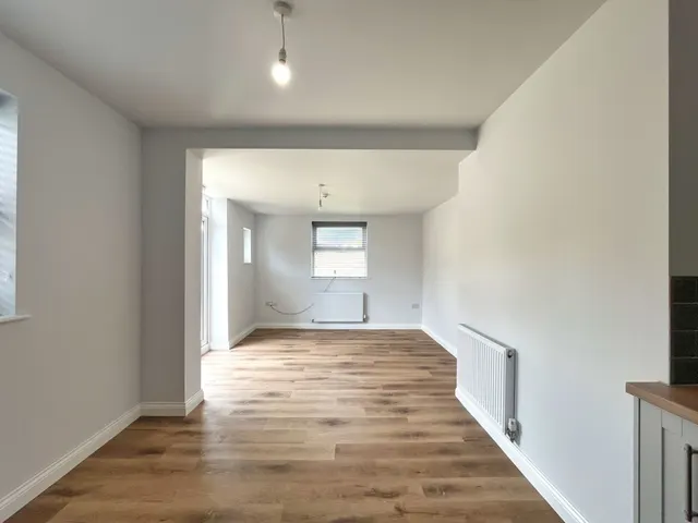 Photo 3 — Balmoral Road, Westcliff On Sea