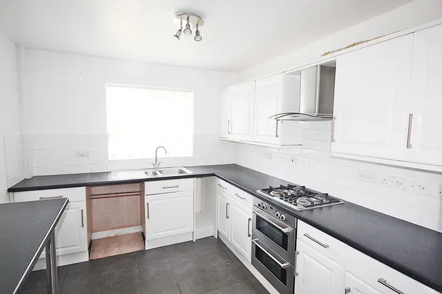 Photo 3 — Mossdale Close, Great Sankey, Warrington, Warrington, WA5 3RZ