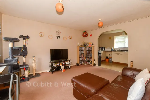 Ramblers Way, Crawley, RH11, photo 3