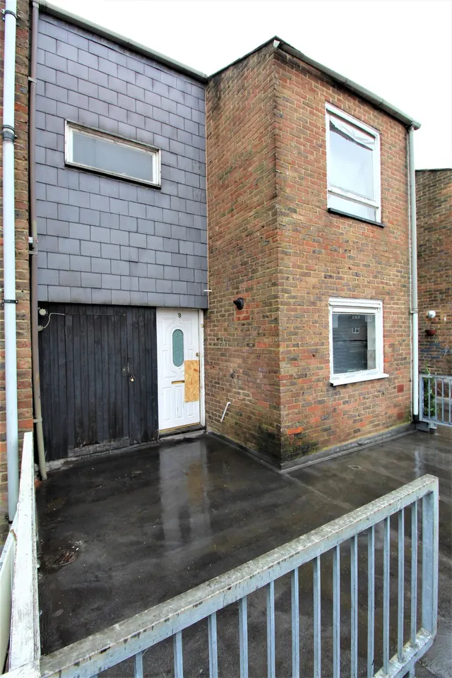 Garrison Parade, Purfleet, Essex, RM19 1ST, photo 1