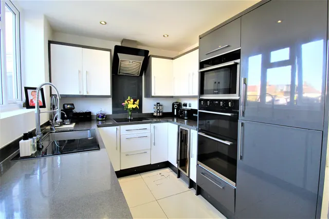 Photo 3 — Cullen Square, South Ockendon, Essex, RM15 6AD