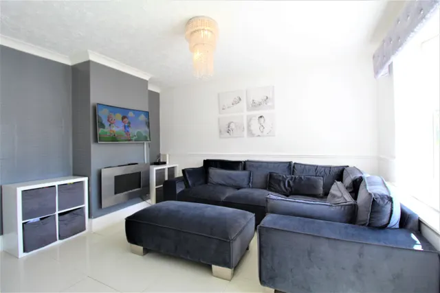 Photo 2 — Cullen Square, South Ockendon, Essex, RM15 6AD
