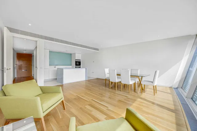 2 bedroom flat — Albion Riverside, Battersea, SW11 4AW