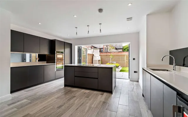 Addison Road, Hale, WA15, photo 3