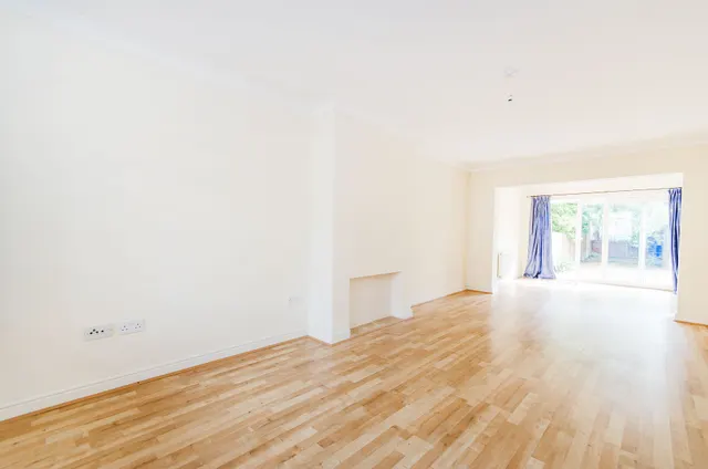 Photo 3 — 51 Holyrood Avenue, Harrow
