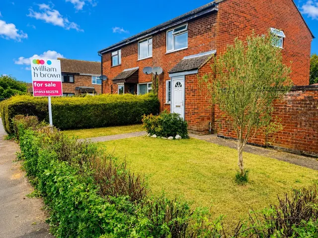 Lime Tree Avenue, Wymondham, photo 1