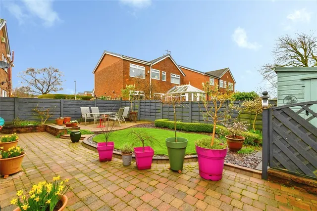 Barnside Close, Bury, BL9, photo 2
