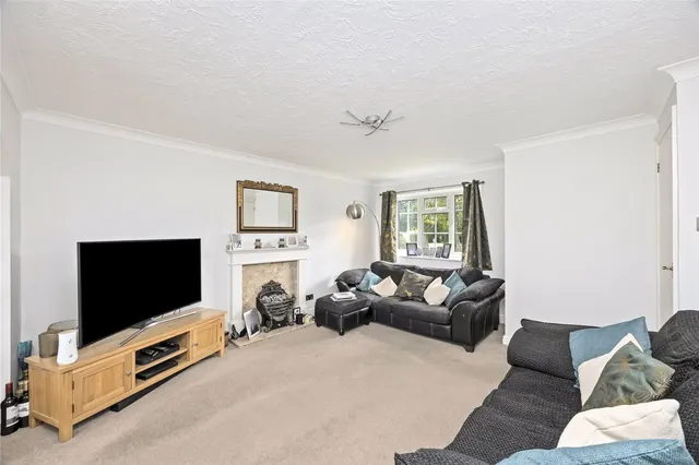 Glebeside Close, Tarring, BN14, photo 3