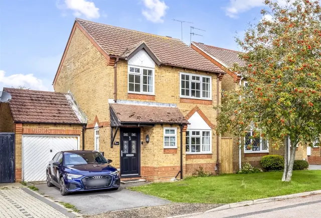 Glebeside Close, Tarring, BN14, photo 1
