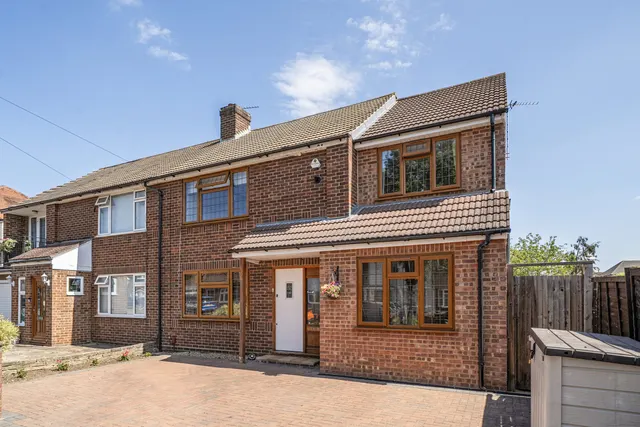Bempton Drive, Ruislip, HA4, photo 1