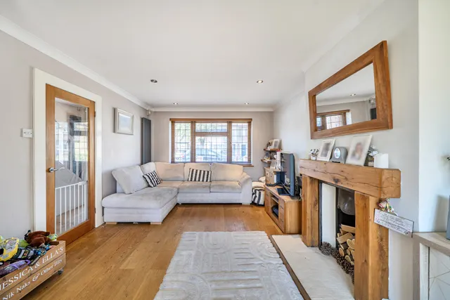 Photo 3 — Bempton Drive, Ruislip, HA4