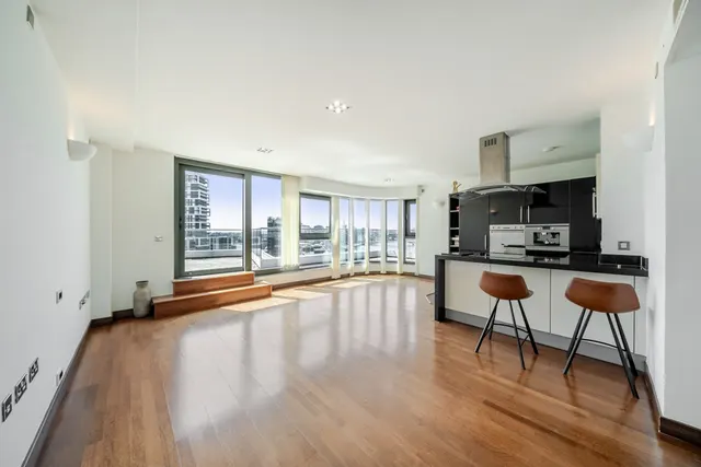2 bedroom flat — Bridges Court Road, Battersea, London, SW11