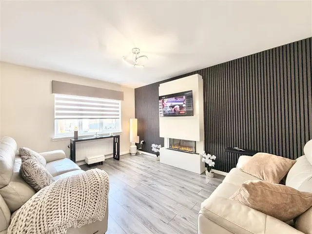 Photo 2 — Caronia Way, Larkhall, Larkhall, ML9 2FJ