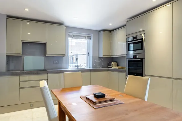 Photo 3 — Alexandra Court, 5 Moscow Road, Bayswater, London, W2 4AF