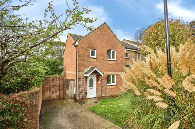 Chestnut Close, Ventnor, PO38, photo 1