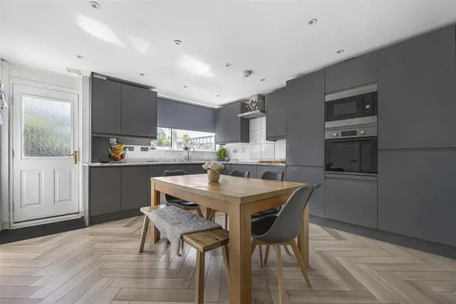 Scott Close, Emmer Green, RG4, photo 3
