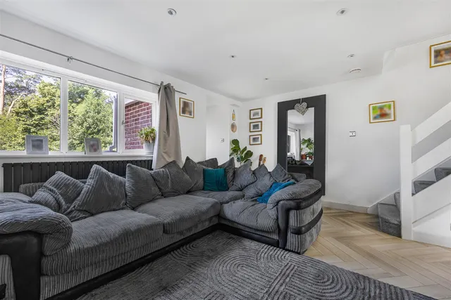 Scott Close, Emmer Green, RG4, photo 2