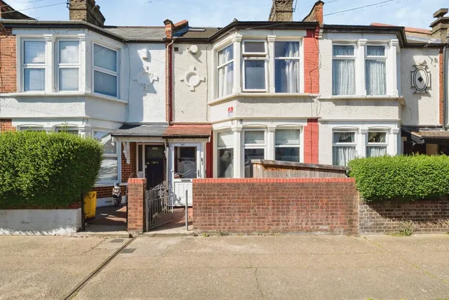 Henniker Gardens, London, E6, photo 1