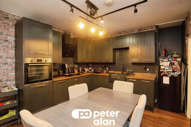 Markham Crescent, Blackwood, NP12, photo 2