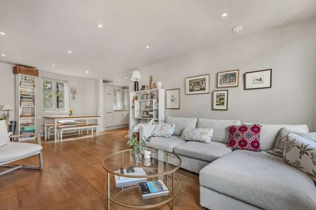Photo 3 — Pindock Mews, Little Venice, London, W9 2PY