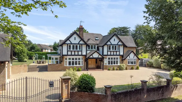 Vicarage Way, Gerrards Cross, SL9, photo 1