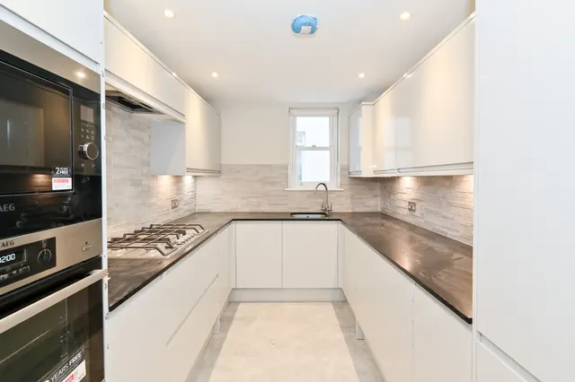 Photo 3 — Warwick Gardens, London, W14