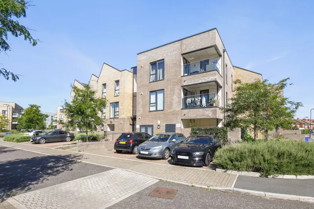 Sandpiper Drive, Harrow, HA2, photo 1